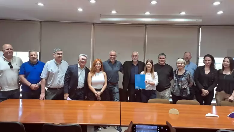 Las Varillas: entrega de fondos para conectividad